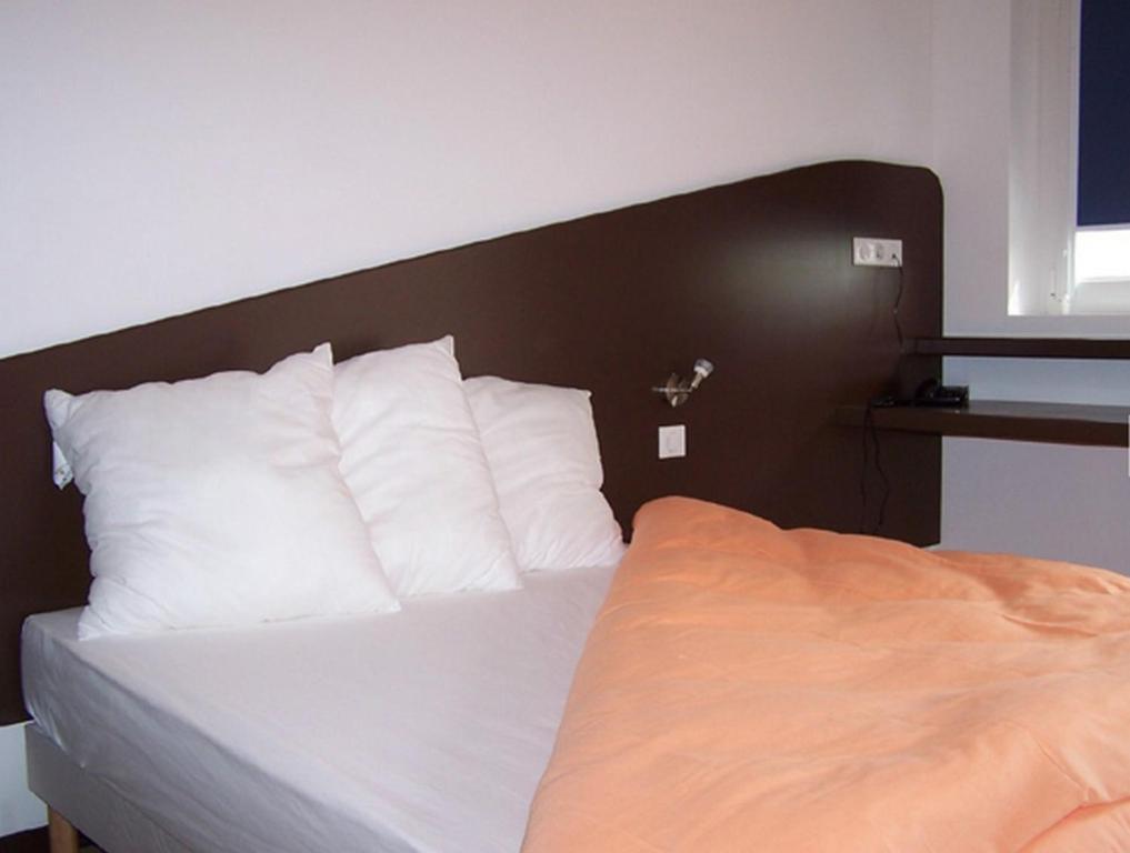 Hotel Le Richevaux Neufchâteau Esterno foto